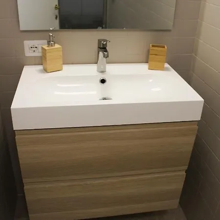 La Dell'artista Swimming Pool And Air Conditioning 斯特雷萨