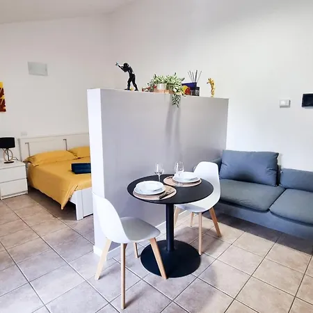 La Dell'artista Swimming Pool And Air Conditioning * 斯特雷萨