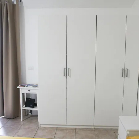 La Dell'artista Swimming Pool And Air Conditioning 公寓