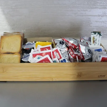 La Dell'artista Swimming Pool And Air Conditioning * 斯特雷萨