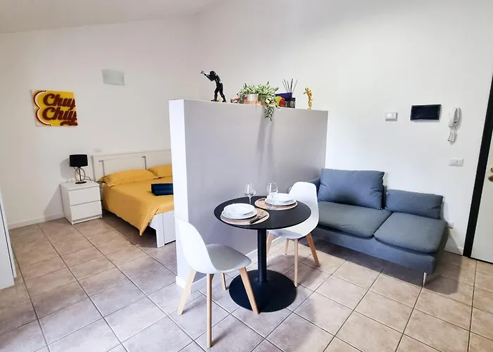 La Dell'artista Swimming Pool And Air Conditioning * Stresa