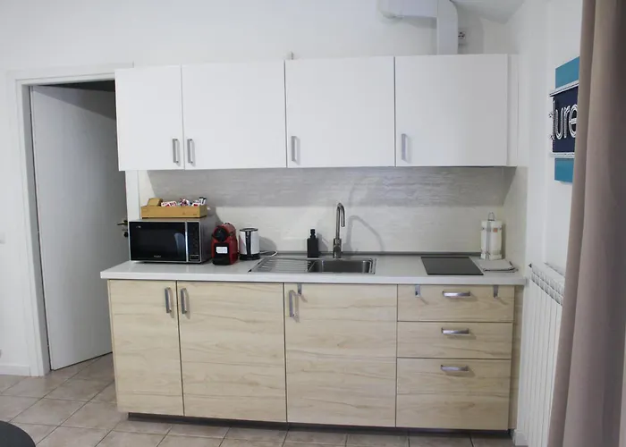 La Dell'artista Swimming Pool And Air Conditioning *