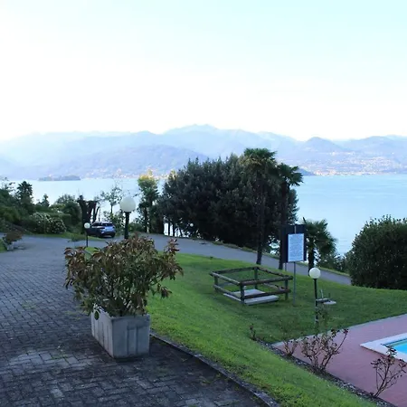 La Dell'artista Swimming Pool And Air Conditioning