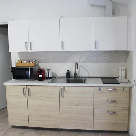 La Dell'artista Swimming Pool And Air Conditioning *