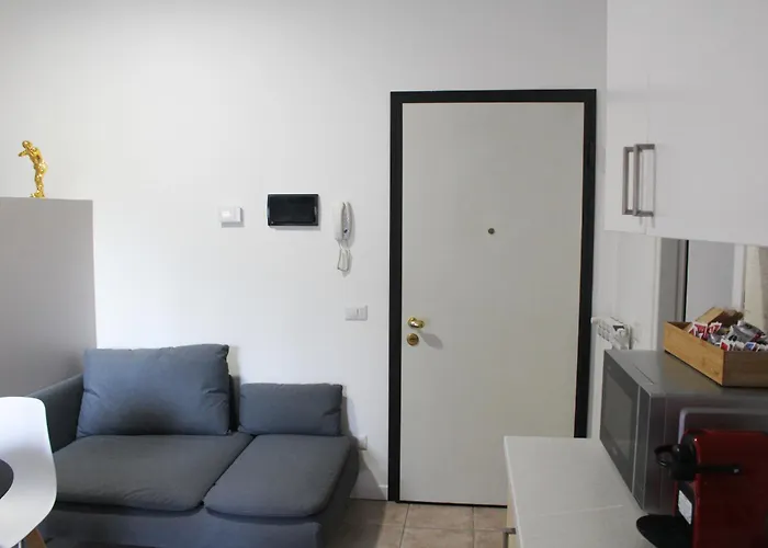 La Dell'artista Swimming Pool And Air Conditioning